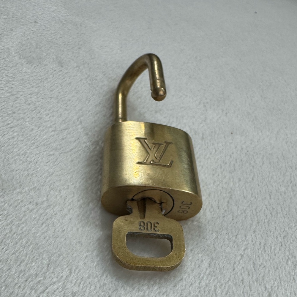 Louis Vuitton # 308 Lock and Key 🔐✨ - Picture 5 of 5